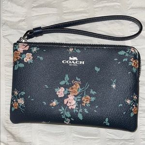 Coach Wristlet ❤️